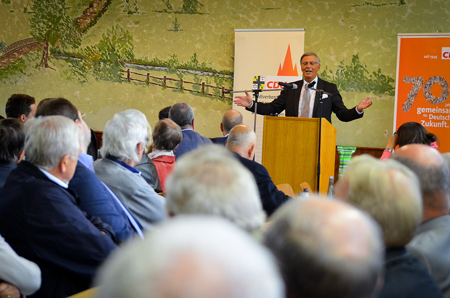09.00.2016 - Wolfgang Bosbach beim Dmmerschoppen zum Tag der Deutschen Einheit - 
